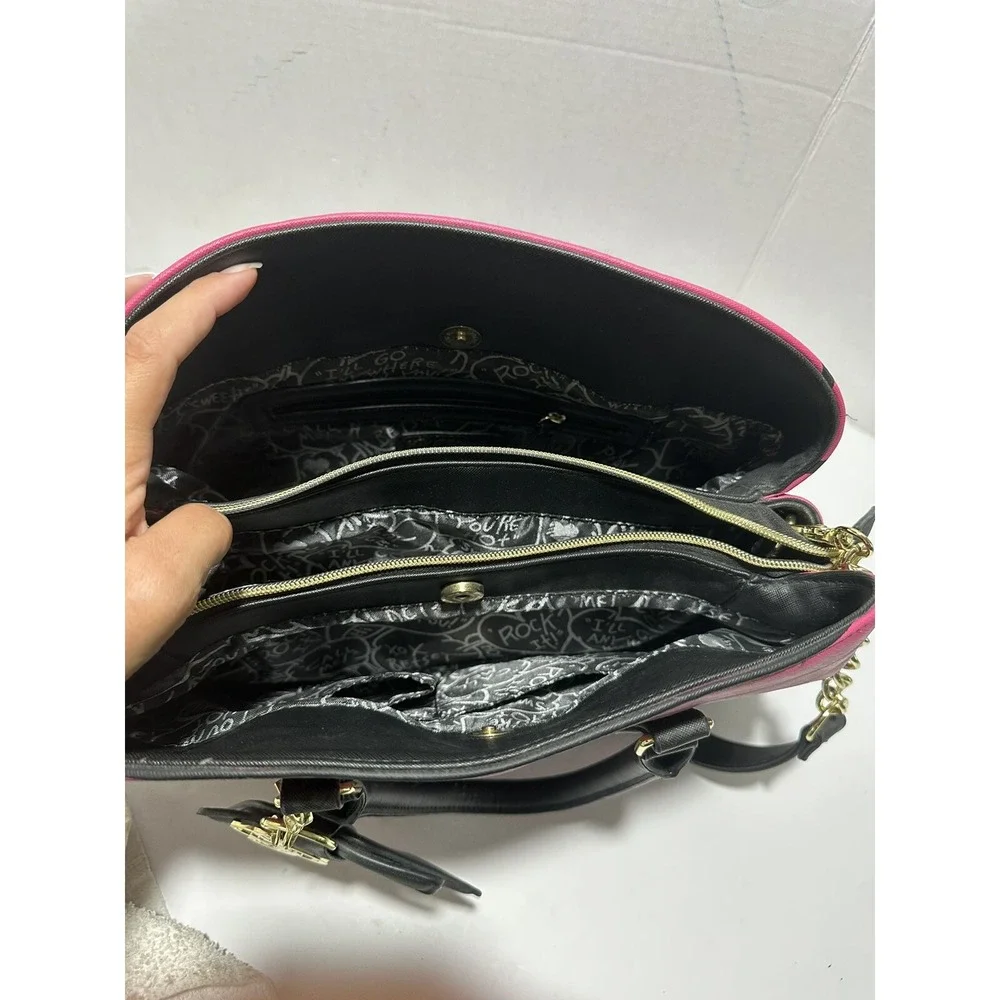 Betsey Johnson Pink Black Striped Heart Quilted Satchel Crossbody Bag‎ Bow Charm